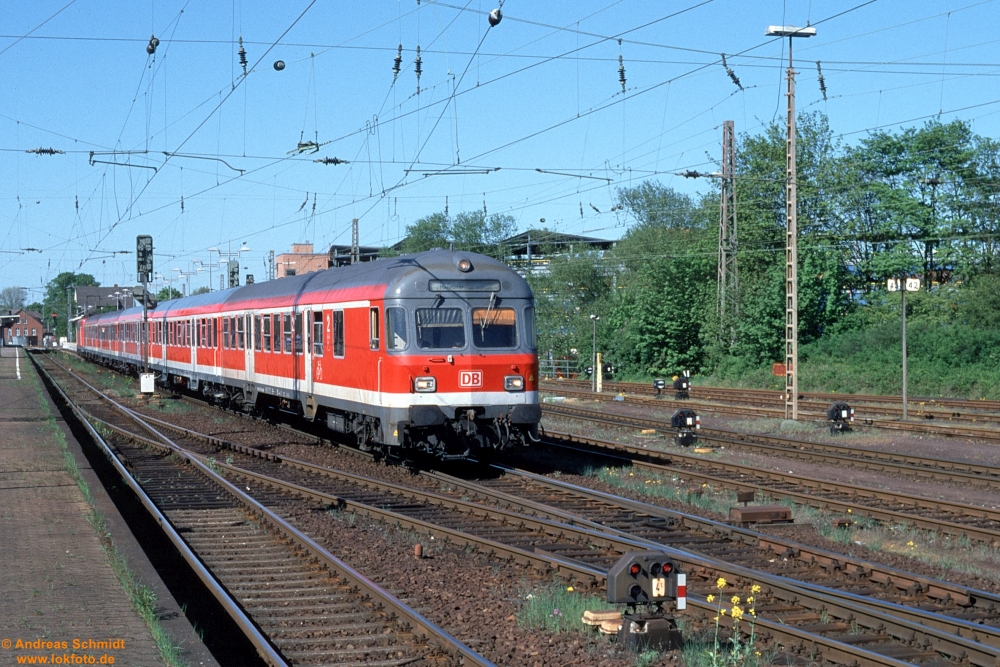 https://rueckblicke3.lokfoto.de/2001/2001_05/D29563_Stwg.JPG